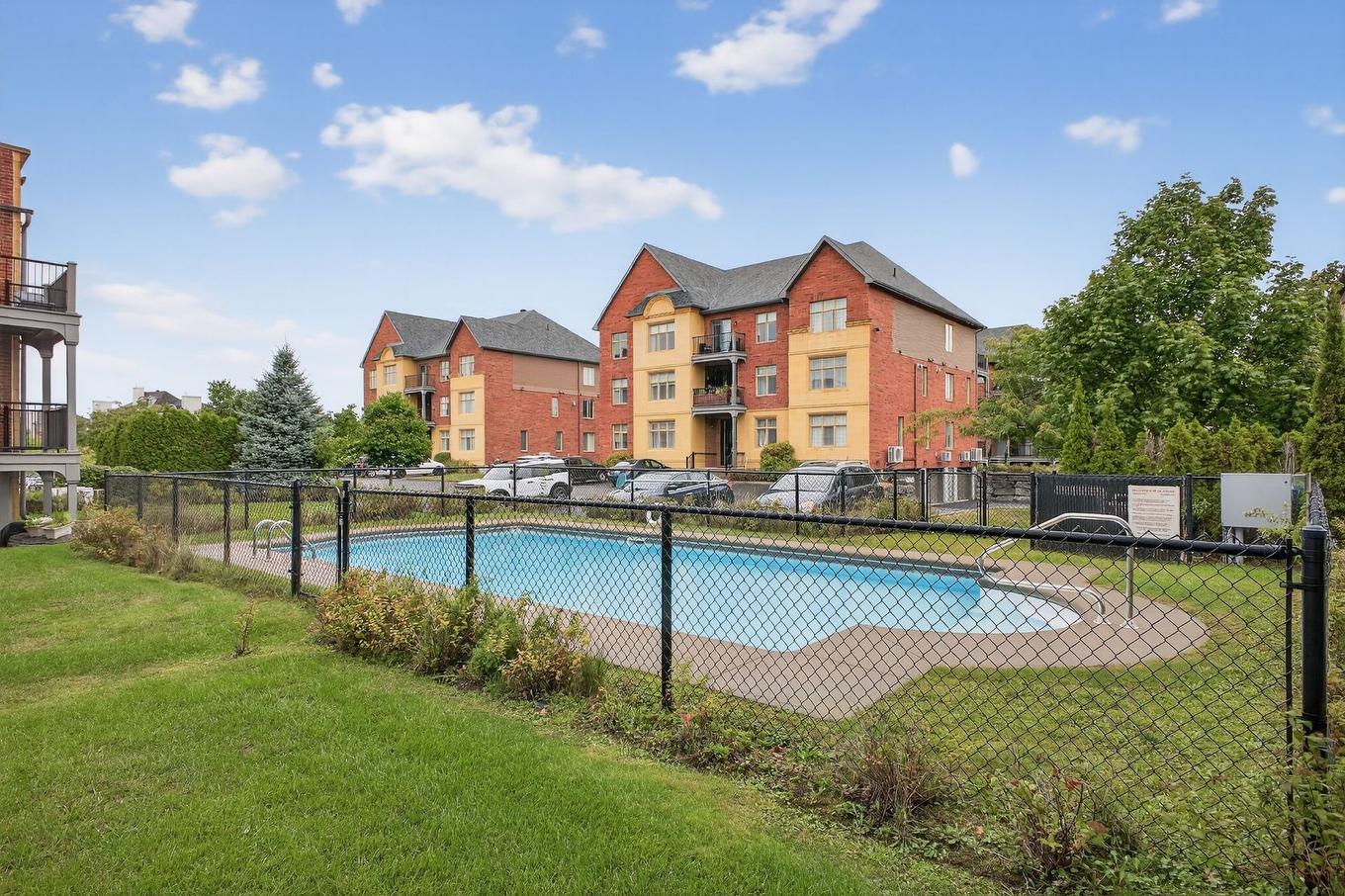 Piscine - 5-6130 Rue De Lusa, Brossard, QC - Outdoor With In Ground Pool