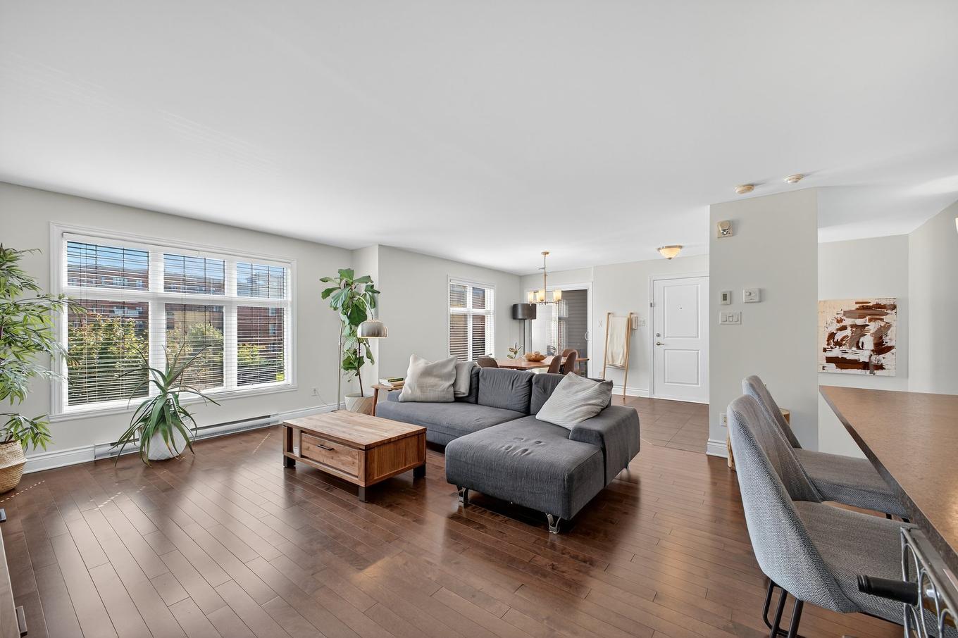 Vue d'ensemble - 5-6130 Rue De Lusa, Brossard, QC - Indoor Photo Showing Living Room