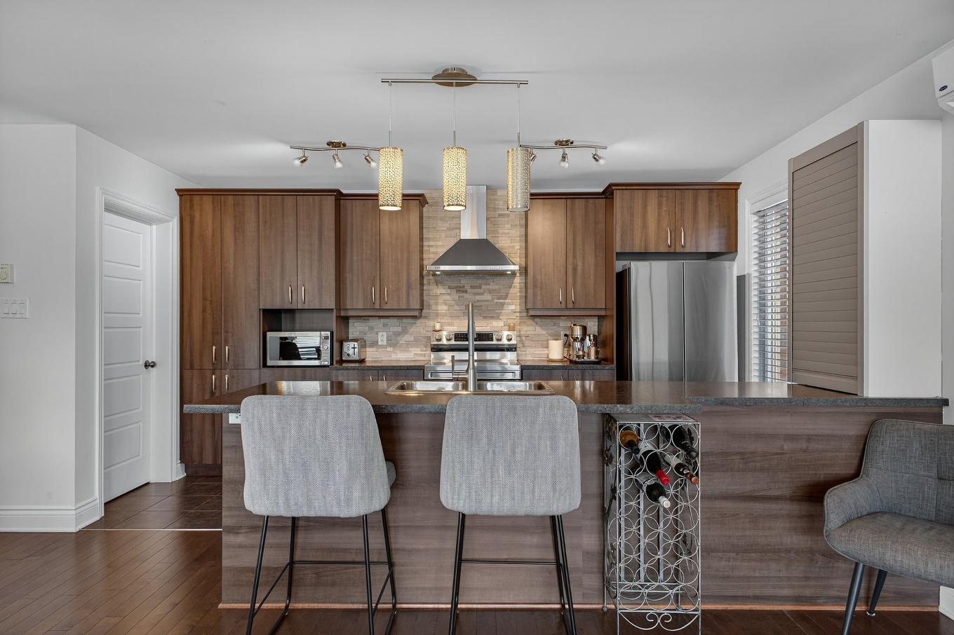 Cuisine - 5-6130 Rue De Lusa, Brossard, QC - Indoor Photo Showing Kitchen With Upgraded Kitchen