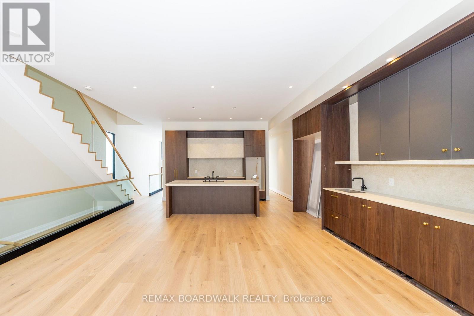 577 Melbourne Avenue, Ottawa, ON - Indoor Photo Showing Other Room