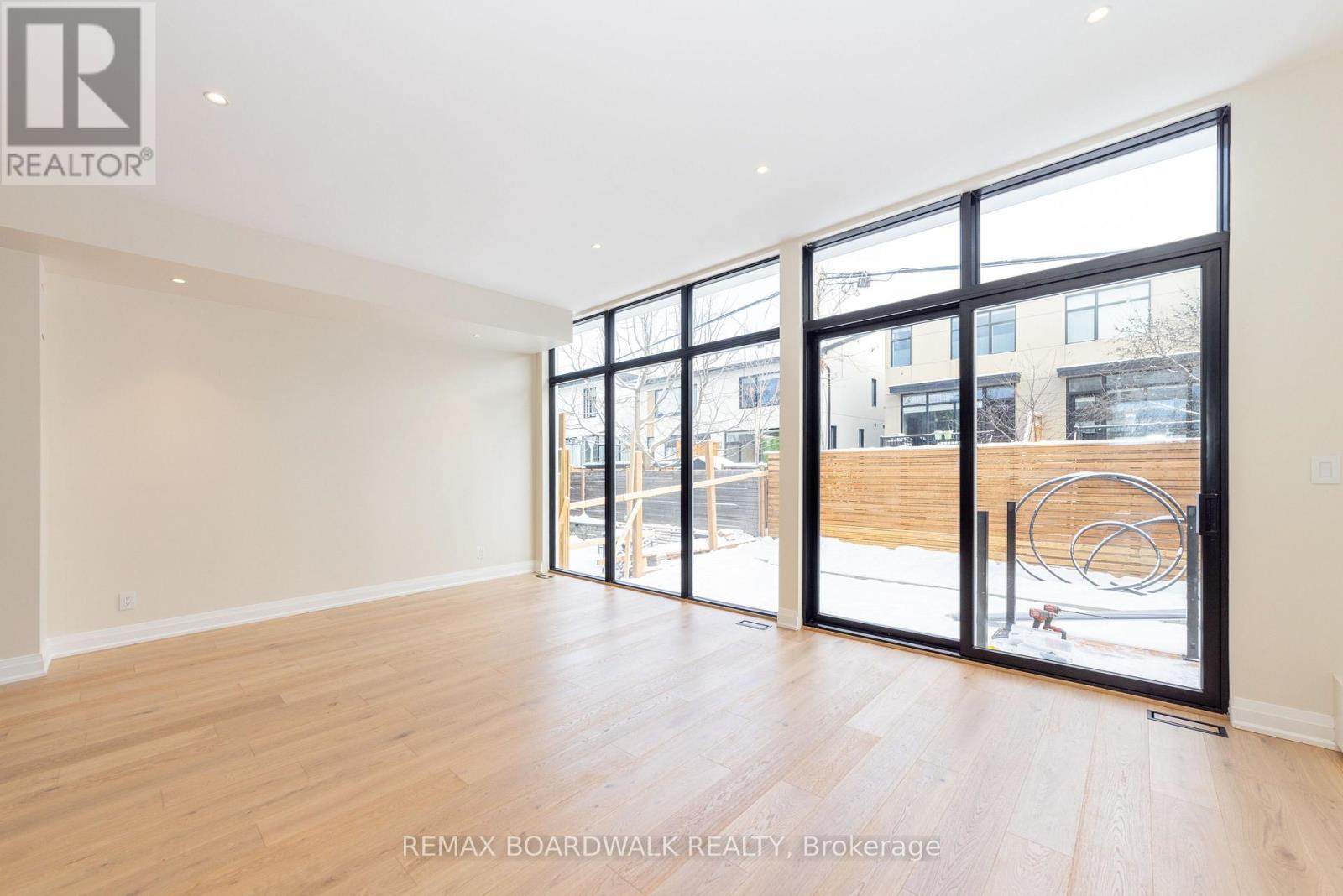 577 Melbourne Avenue, Ottawa, ON - Indoor Photo Showing Other Room