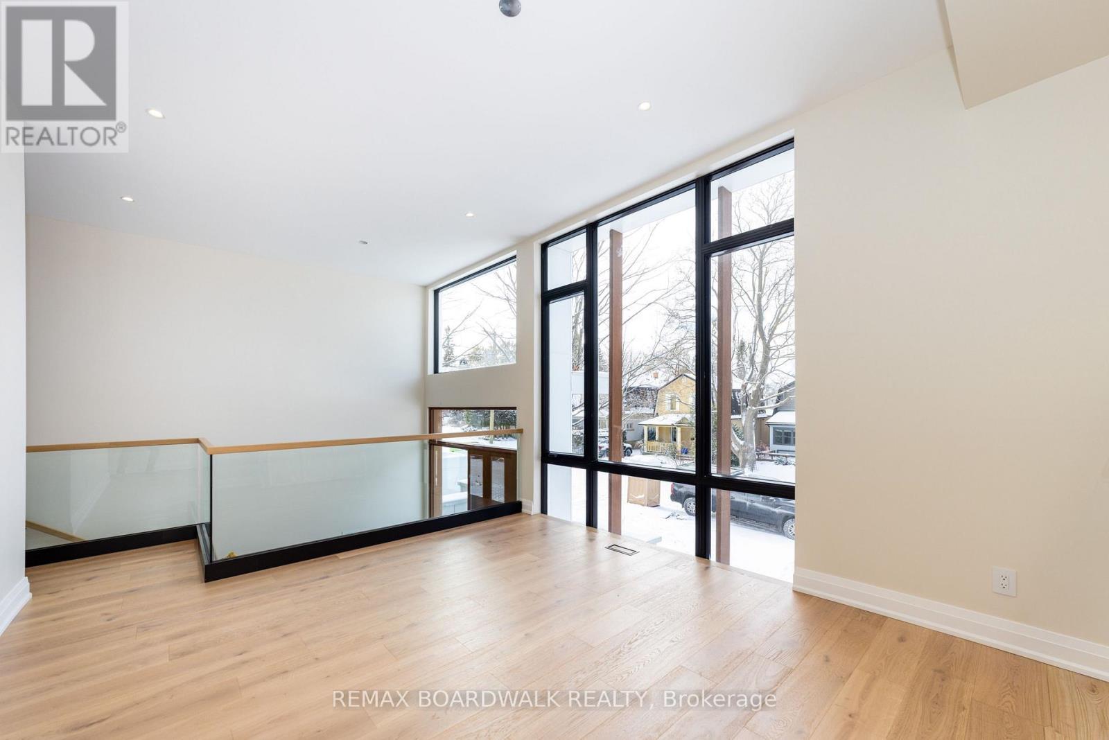 577 Melbourne Avenue, Ottawa, ON - Indoor Photo Showing Other Room