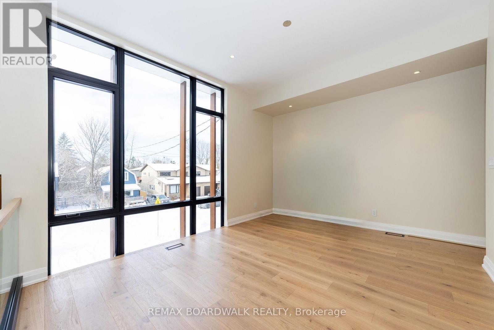 577 Melbourne Avenue, Ottawa, ON - Indoor Photo Showing Other Room