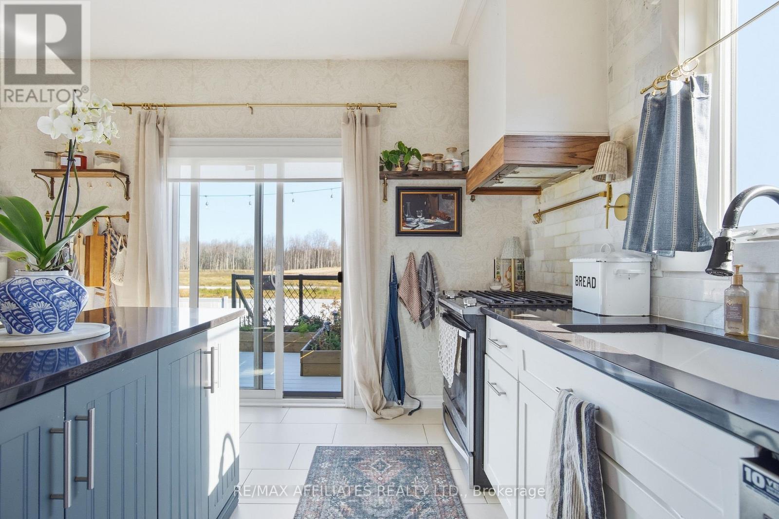 19 Senators Gate Drive, Perth, ON - Indoor Photo Showing Kitchen