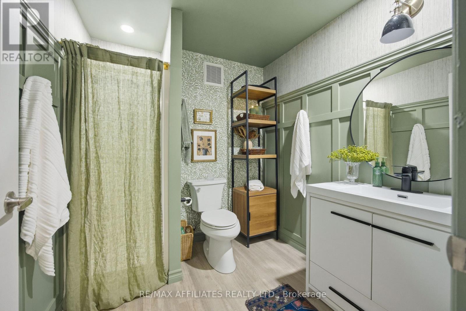 19 Senators Gate Drive, Perth, ON - Indoor Photo Showing Bathroom