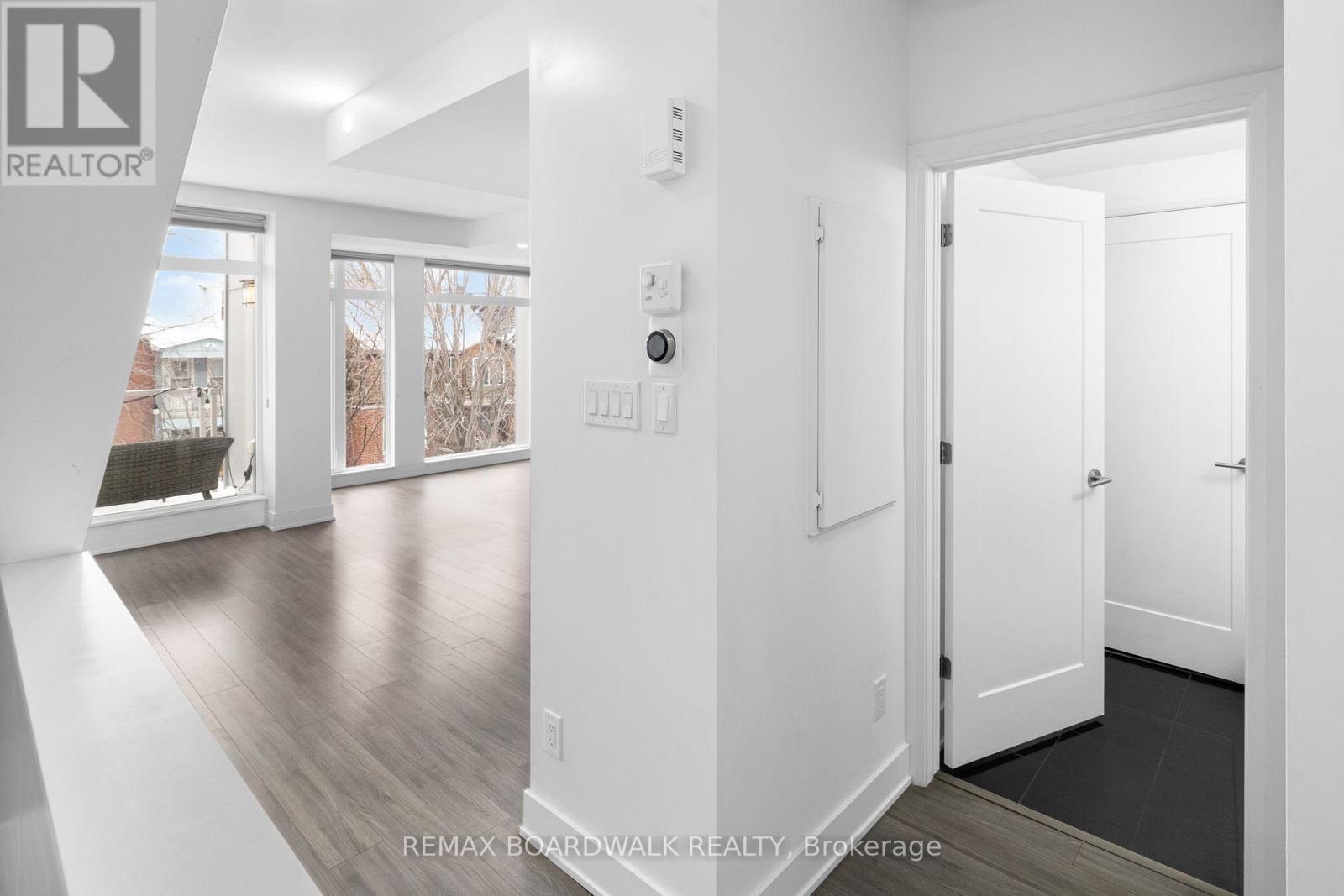 104 Holmwood Avenue, Ottawa, ON - Indoor Photo Showing Other Room