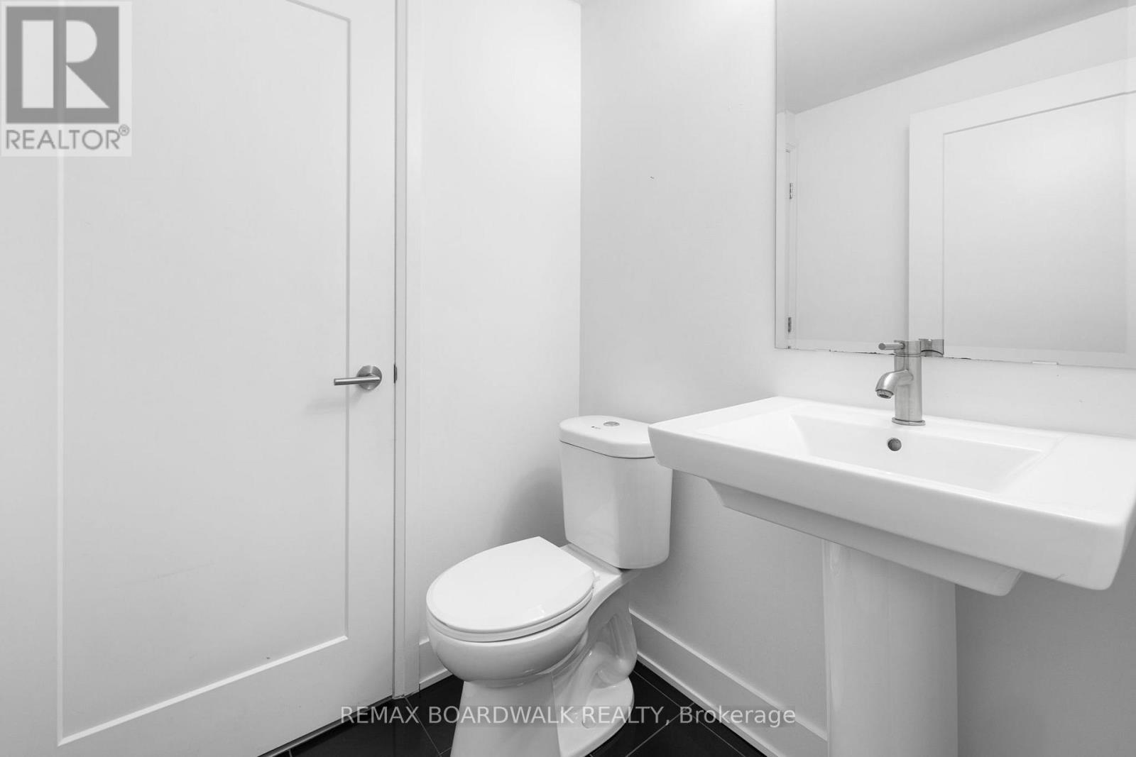 104 Holmwood Avenue, Ottawa, ON - Indoor Photo Showing Bathroom