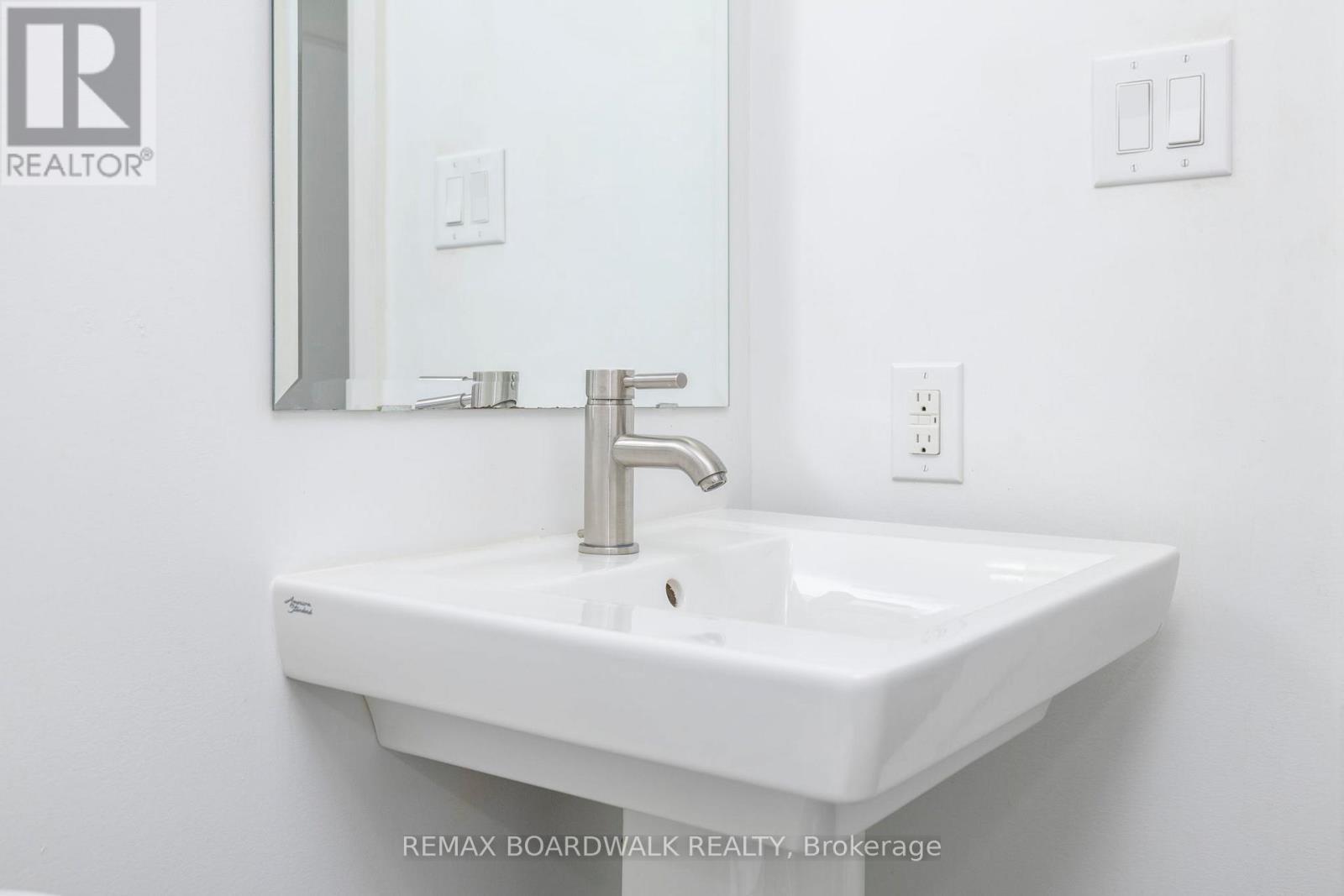104 Holmwood Avenue, Ottawa, ON - Indoor Photo Showing Bathroom