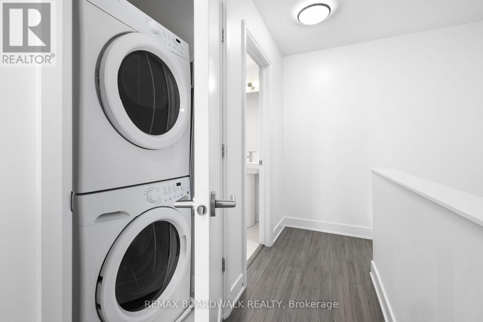 104 Holmwood Avenue, Ottawa, ON - Indoor Photo Showing Laundry Room