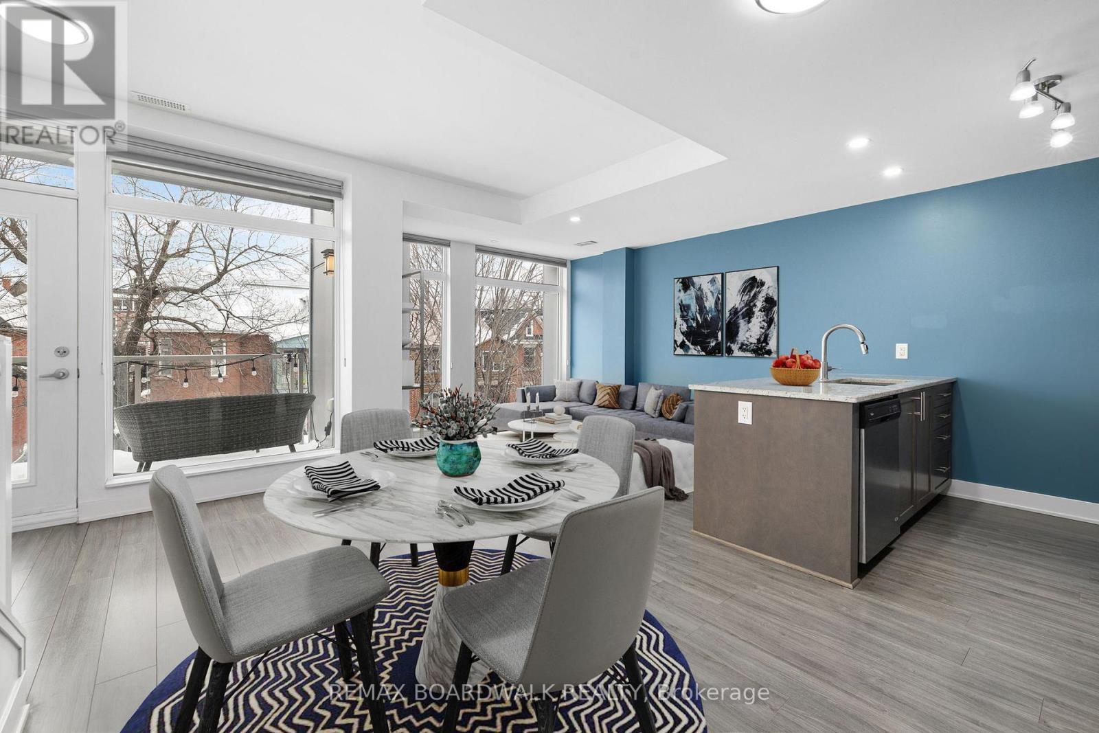 This photo has been virtually staged - 104 Holmwood Avenue, Ottawa, ON - Indoor Photo Showing Dining Room