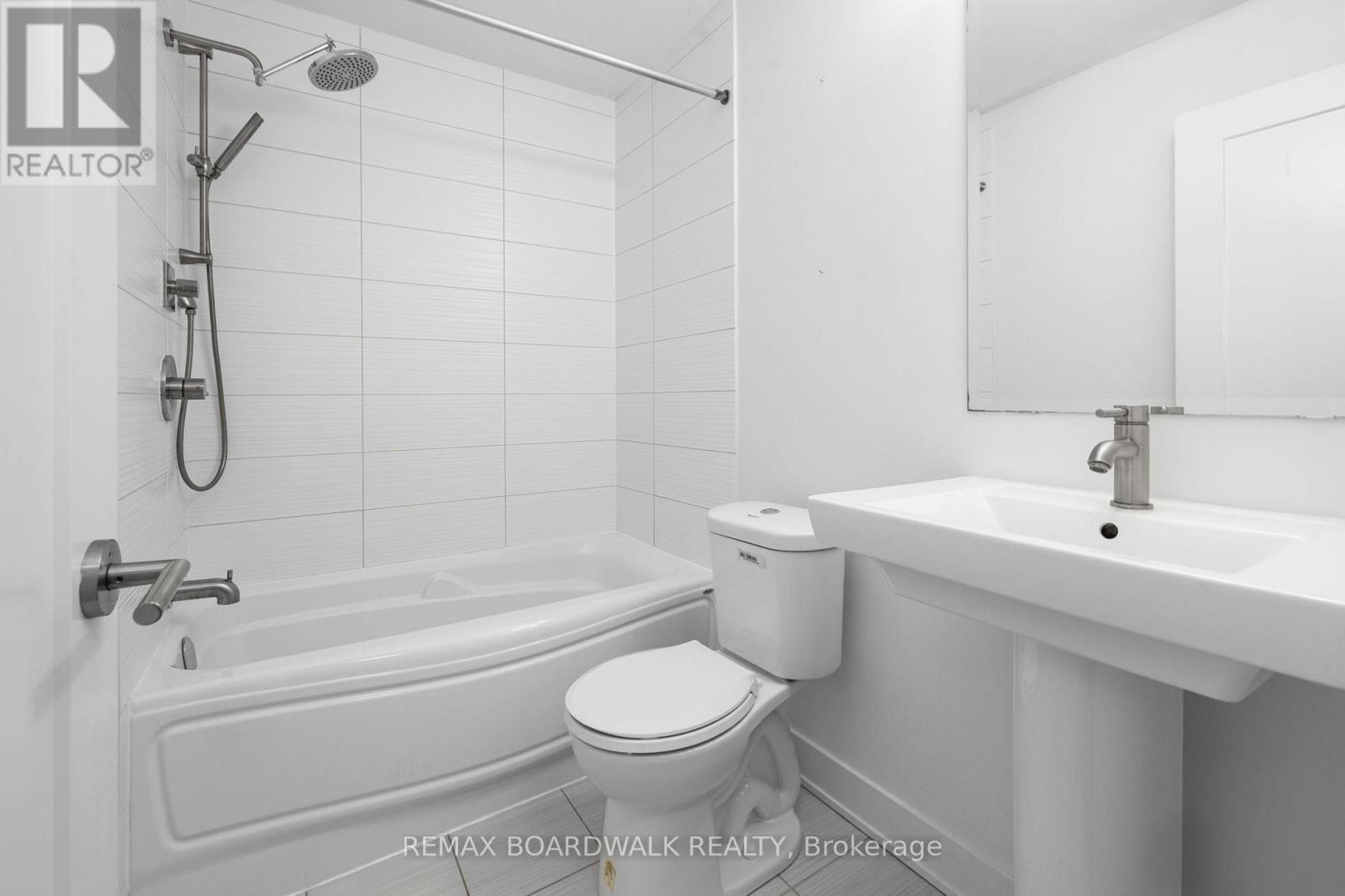 104 Holmwood Avenue, Ottawa, ON - Indoor Photo Showing Bathroom