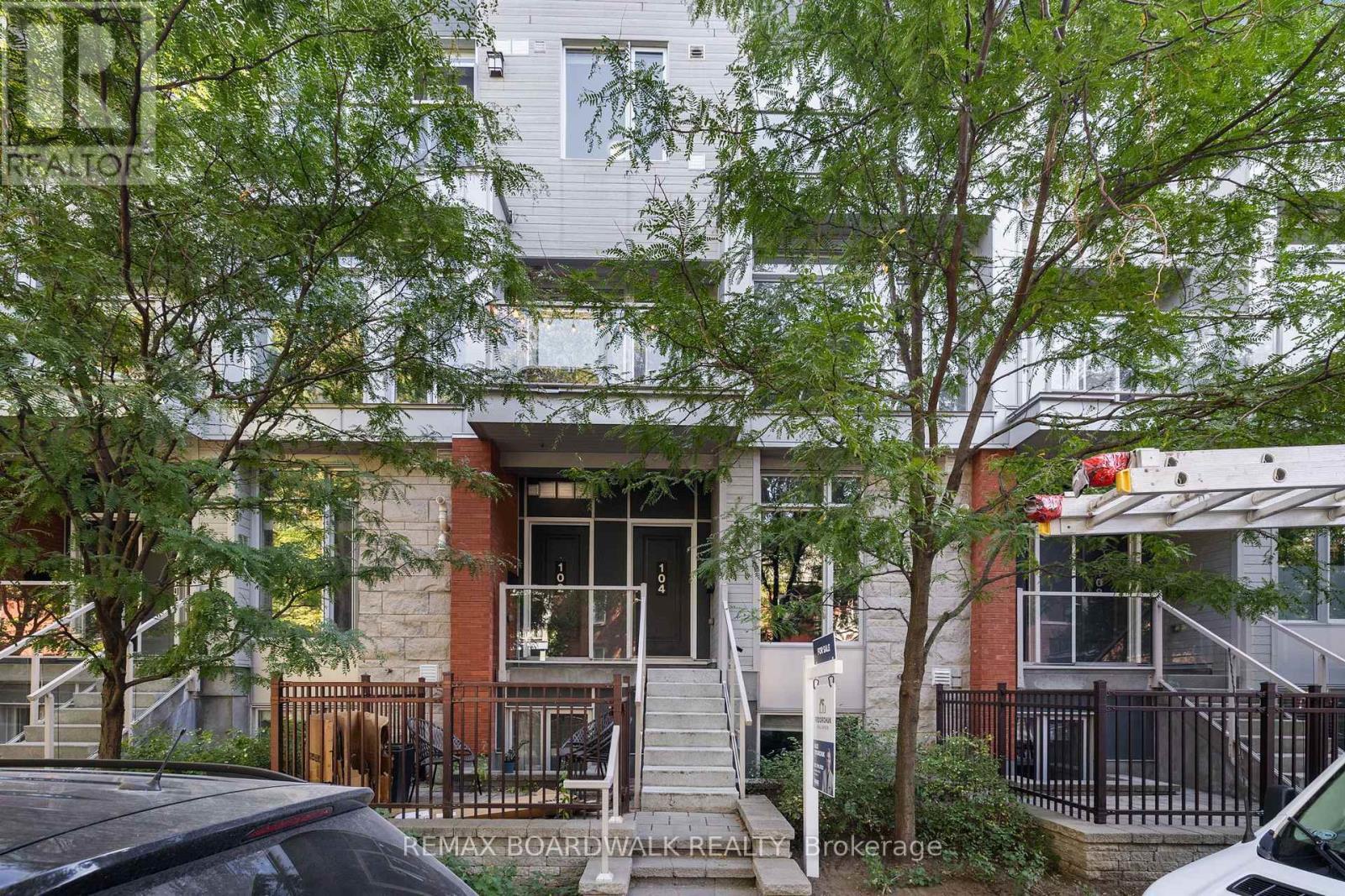 104 Holmwood Avenue, Ottawa, ON - Outdoor