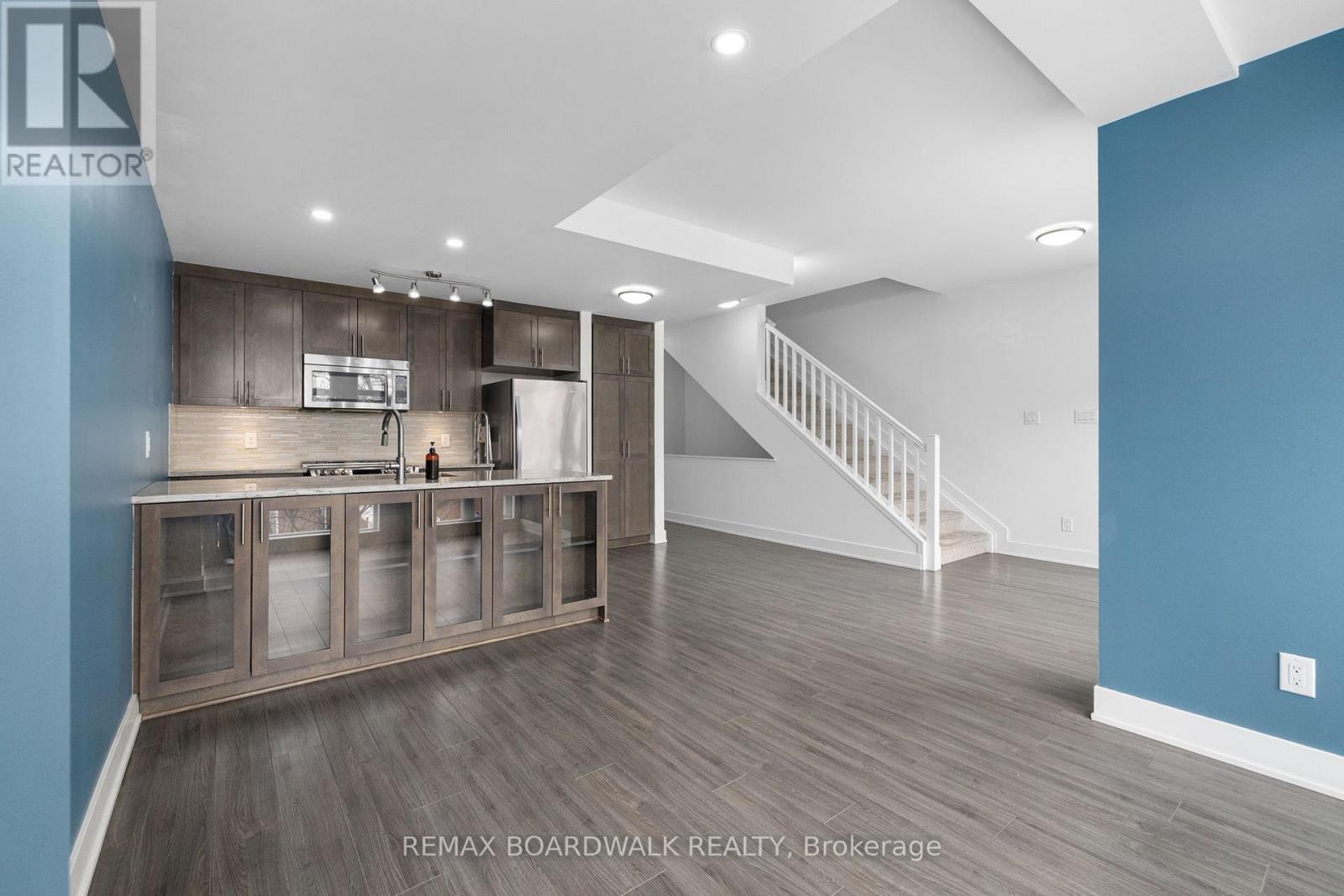 104 Holmwood Avenue, Ottawa, ON - Indoor Photo Showing Kitchen