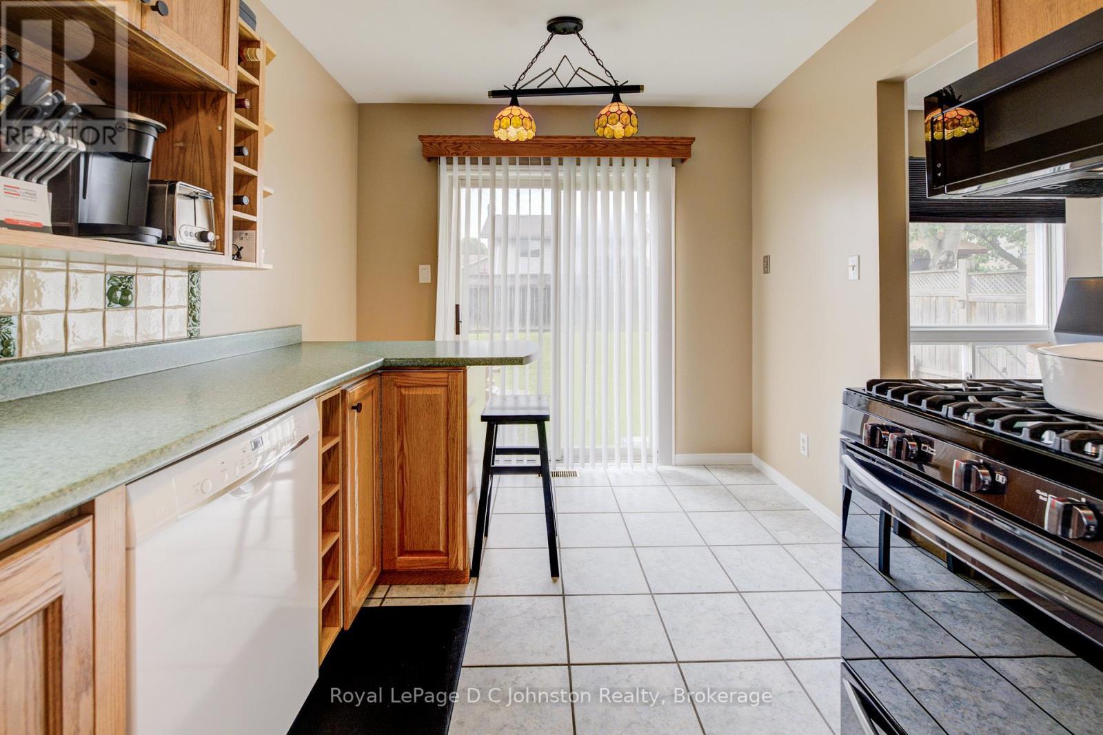 254 Scott Road, Cambridge, ON - Indoor Photo Showing Kitchen