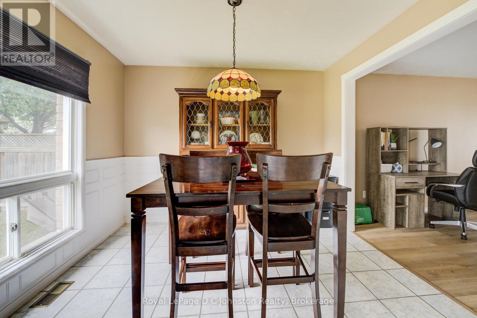 254 Scott Road, Cambridge, ON - Indoor Photo Showing Dining Room