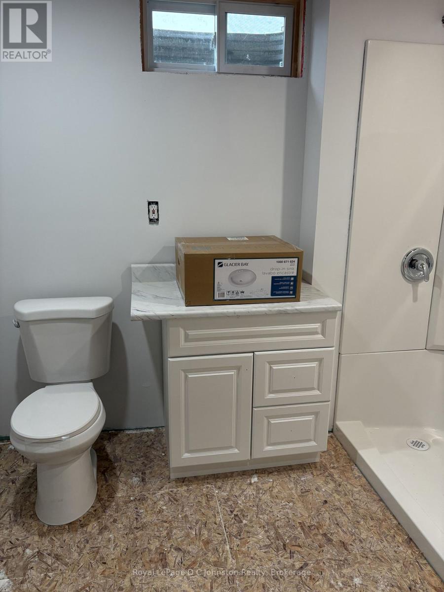 254 Scott Road, Cambridge, ON - Indoor Photo Showing Bathroom