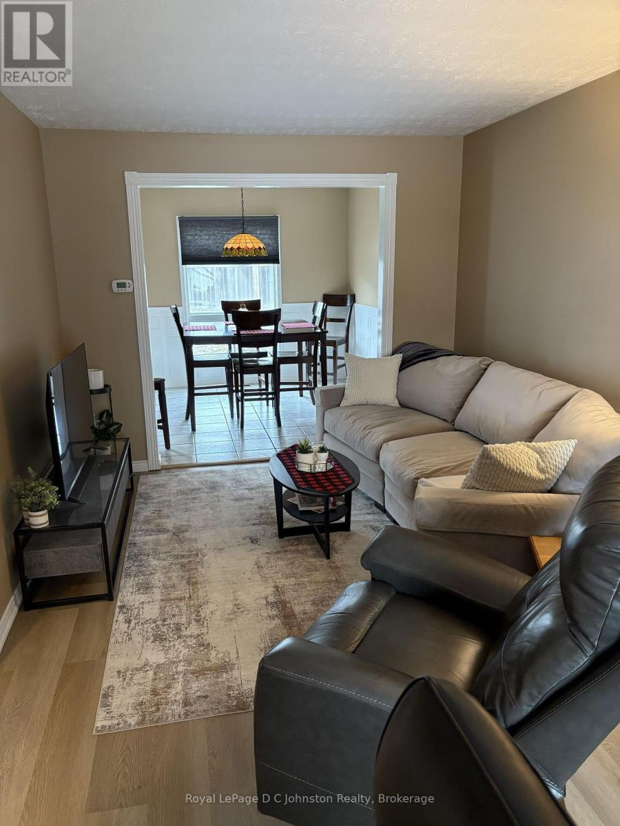 254 Scott Road, Cambridge, ON - Indoor Photo Showing Living Room