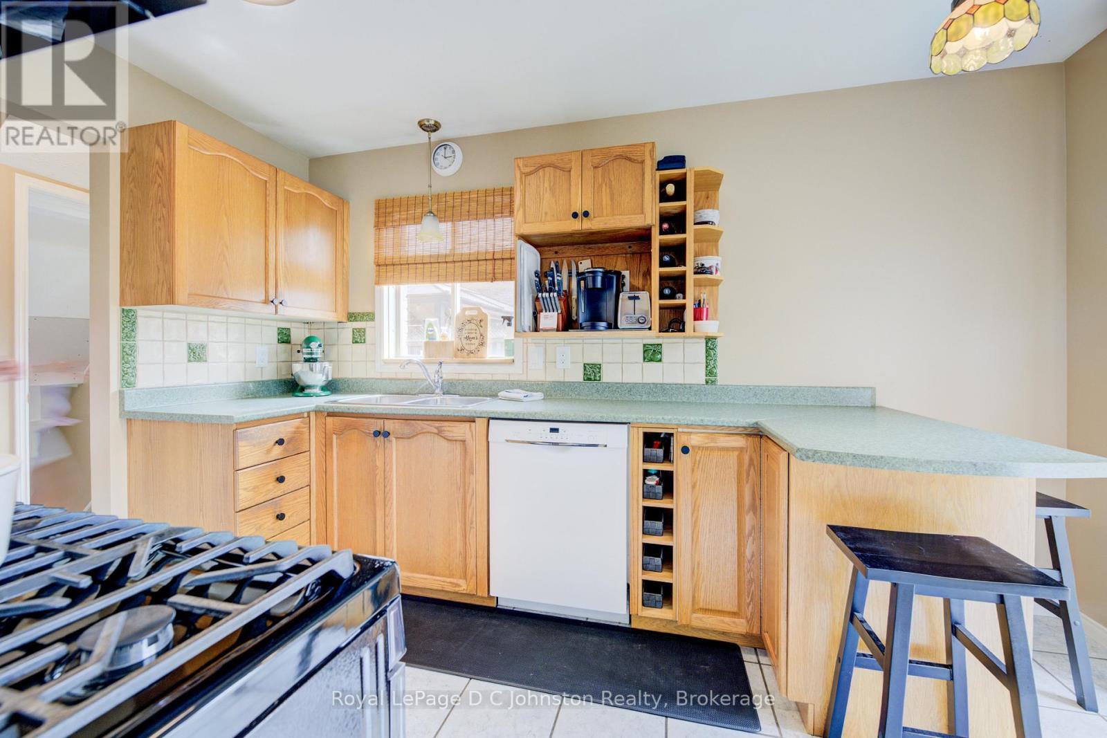 254 Scott Road, Cambridge, ON - Indoor Photo Showing Kitchen