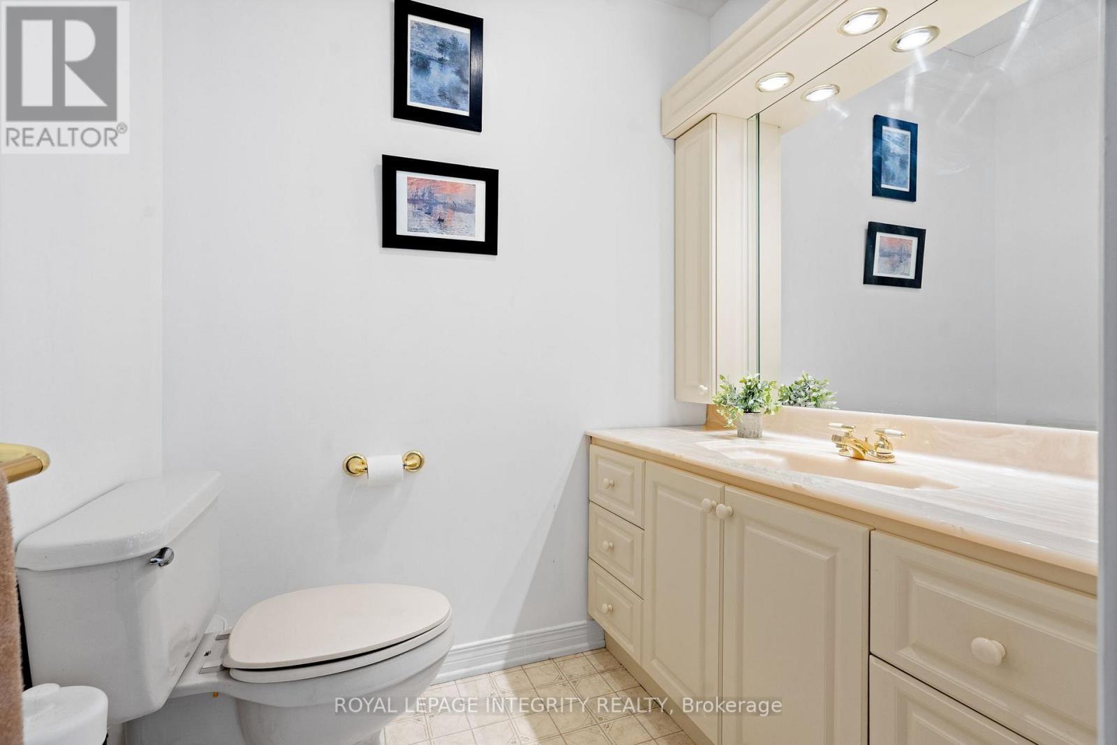 16 St Andrews Circle, Ottawa, ON - Indoor Photo Showing Bathroom