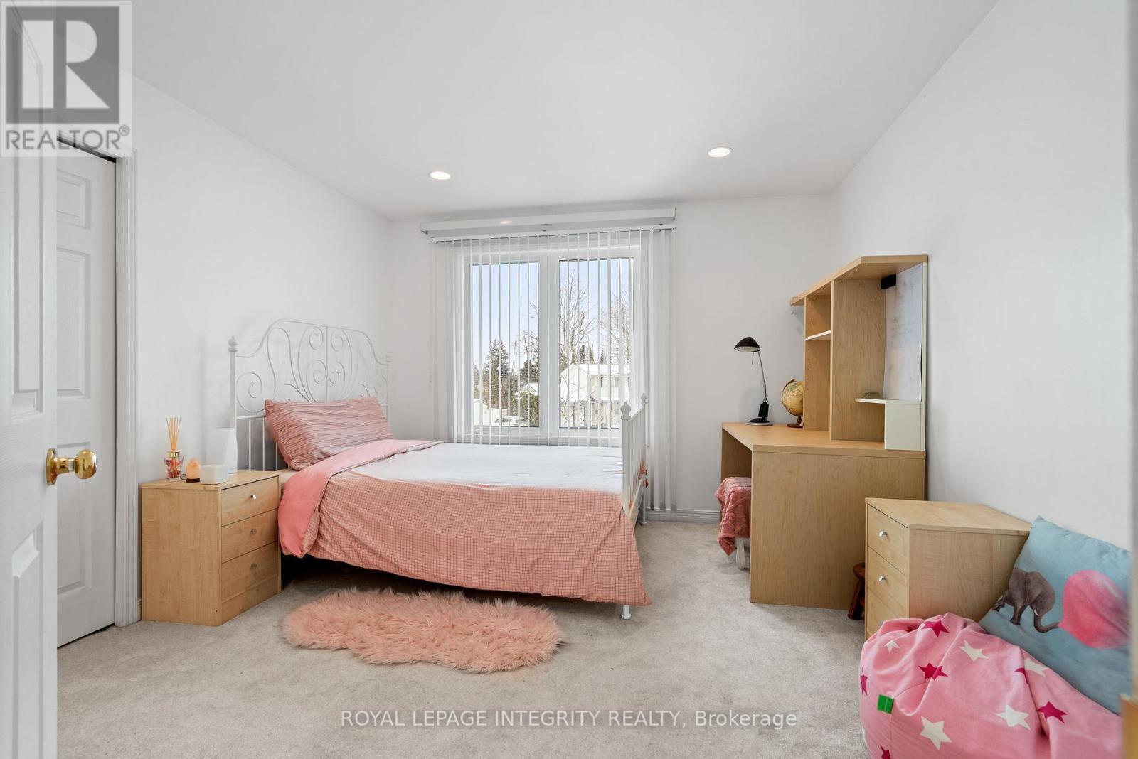 16 St Andrews Circle, Ottawa, ON - Indoor Photo Showing Bedroom