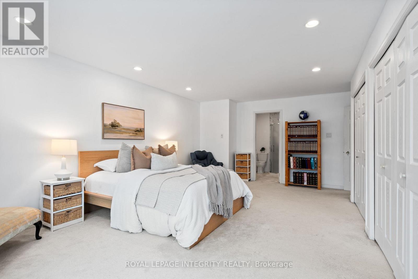 16 St Andrews Circle, Ottawa, ON - Indoor Photo Showing Bedroom
