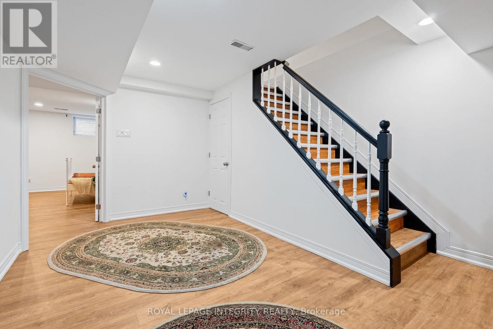 16 St Andrews Circle, Ottawa, ON - Indoor Photo Showing Other Room