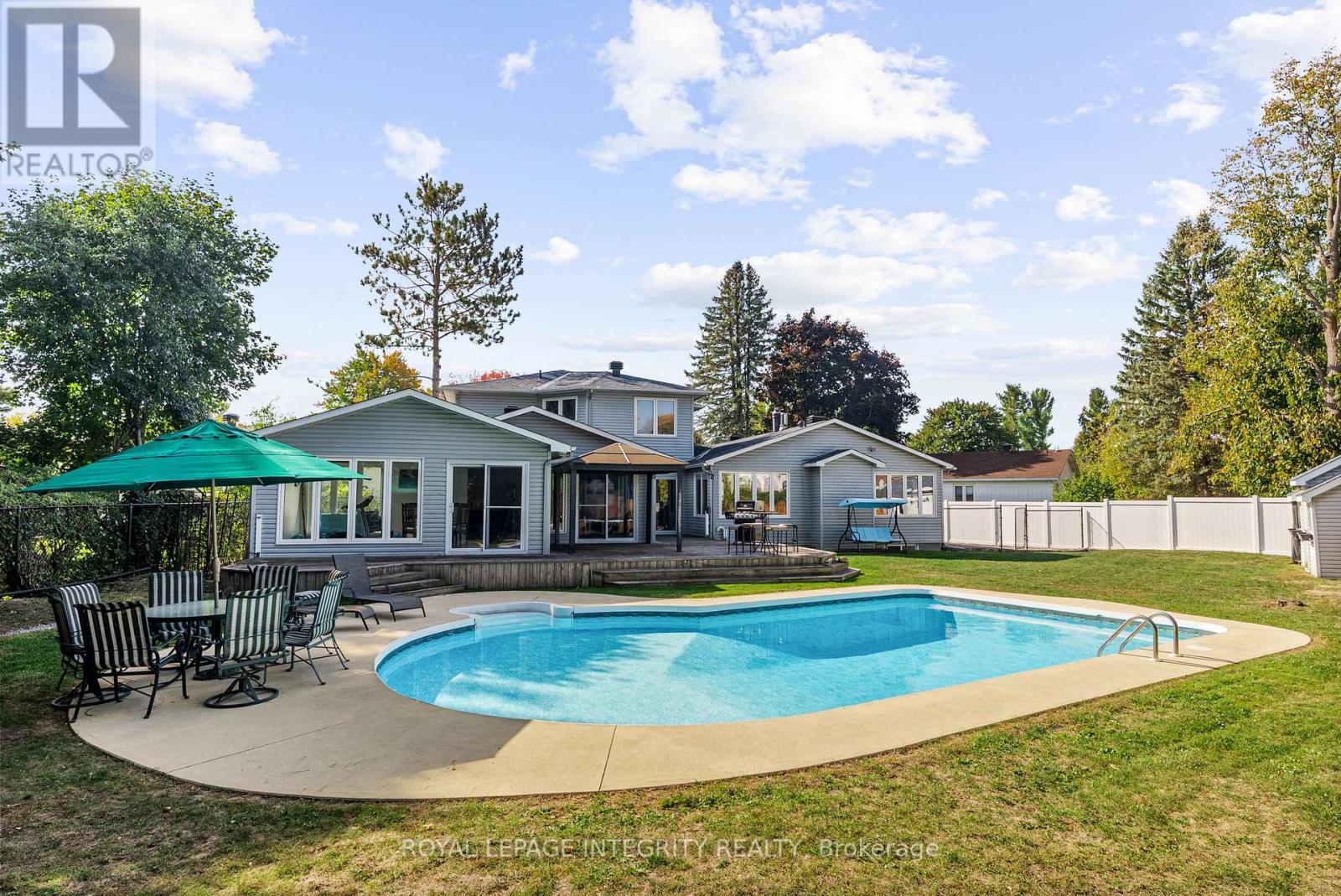 16 St Andrews Circle, Ottawa, ON - Outdoor With In Ground Pool With Backyard
