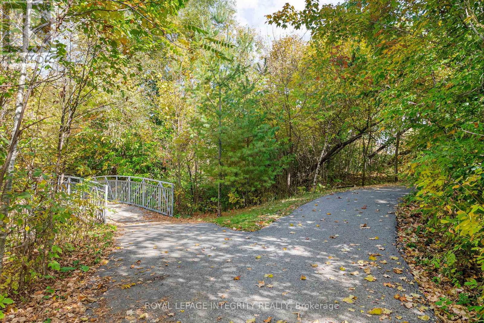 16 St Andrews Circle, Ottawa, ON - Outdoor