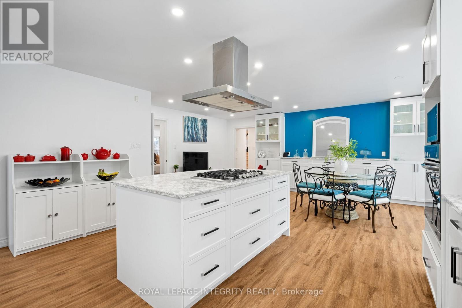 16 St Andrews Circle, Ottawa, ON - Indoor