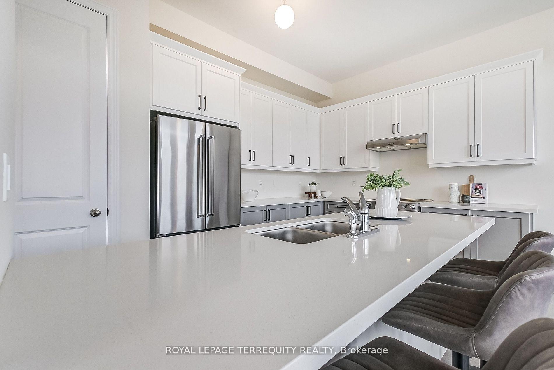 244 Mckean Drive, Whitchurch-Stouffville, ON - Indoor Photo Showing Kitchen With Double Sink