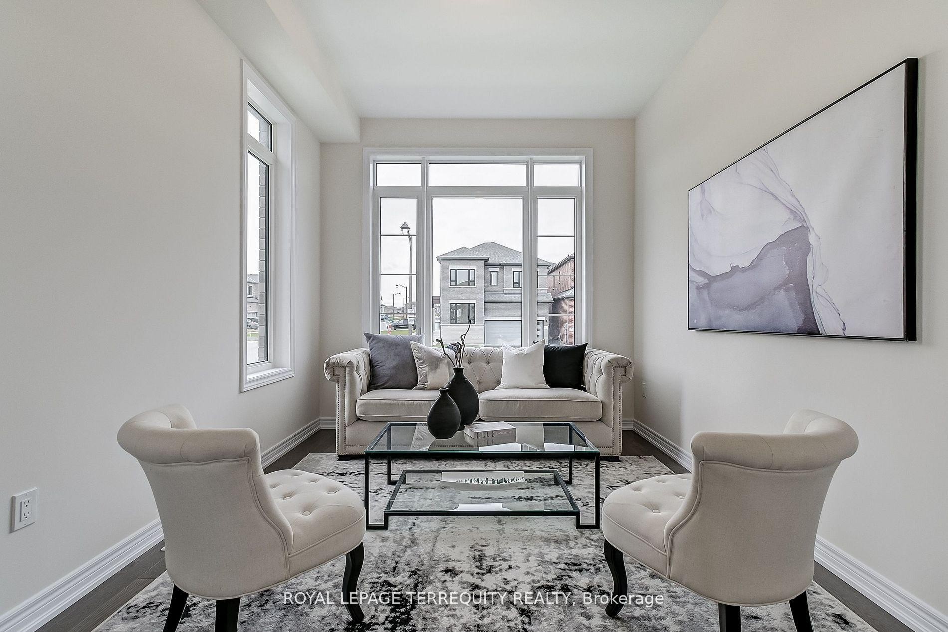 244 Mckean Drive, Whitchurch-Stouffville, ON - Indoor Photo Showing Living Room