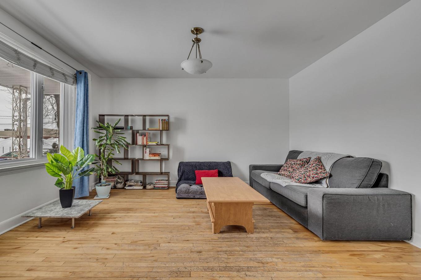 Salon - 92 Rue St-Édouard, Lévis (Desjardins), QC - Indoor