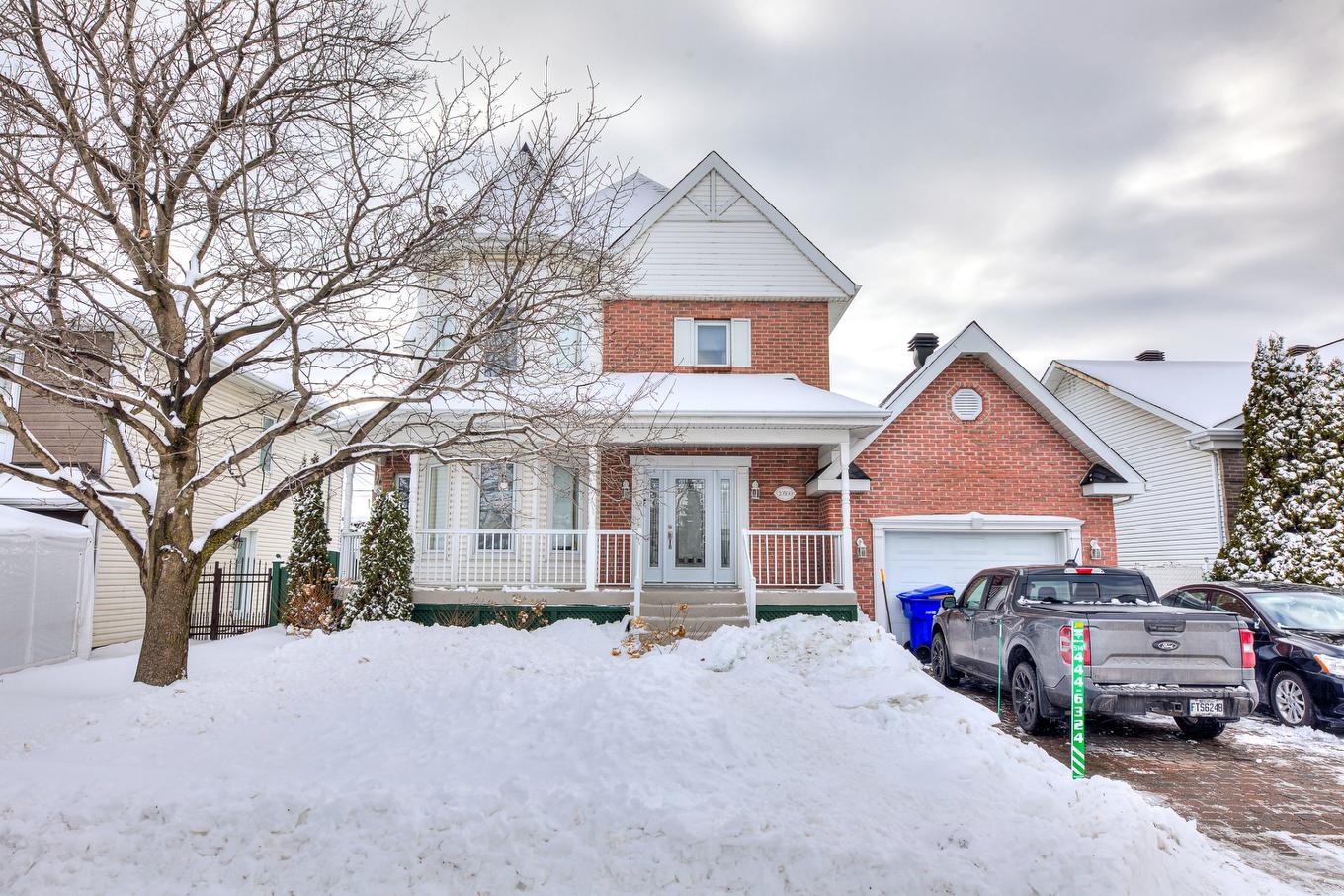 Frontage - 20500 Rue Des Sports, Mirabel, QC - Outdoor With Facade