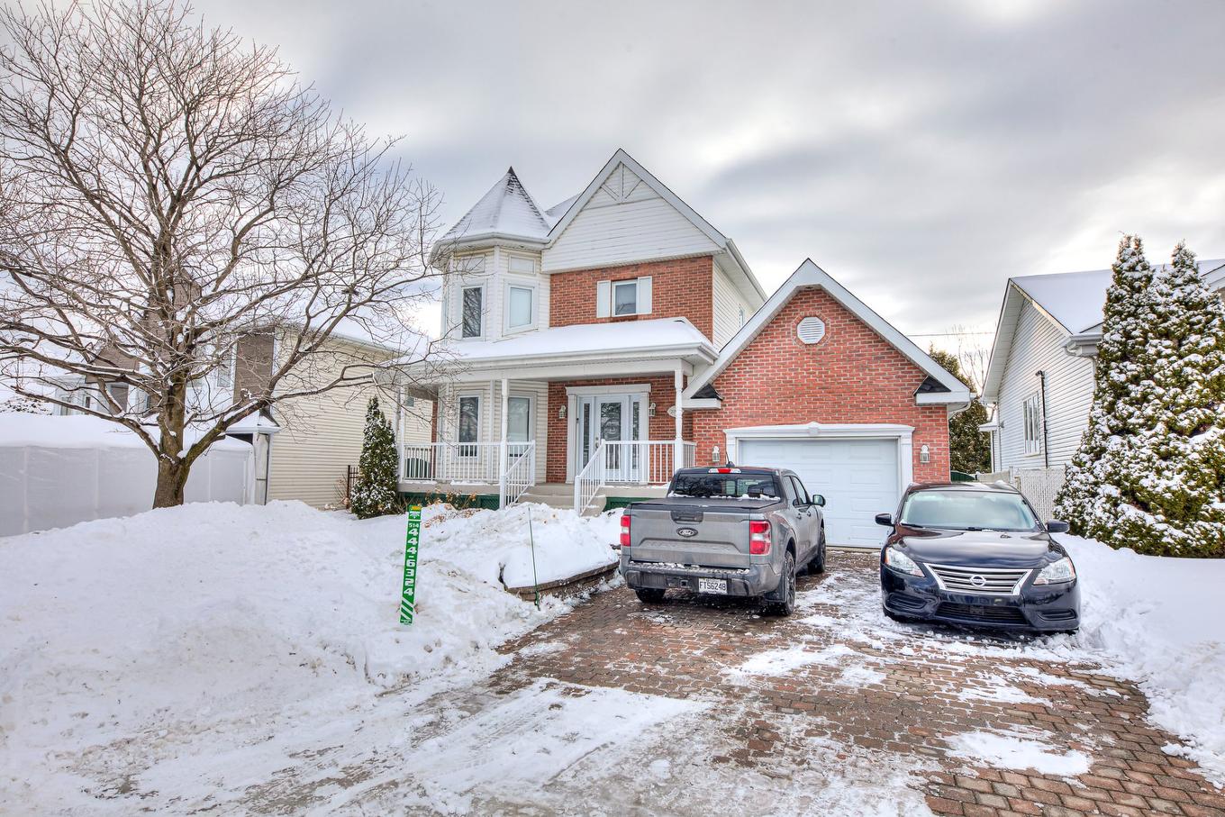 Frontage - 20500 Rue Des Sports, Mirabel, QC - Outdoor With Facade