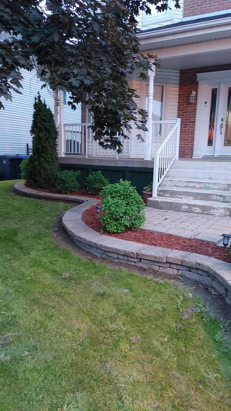 Frontage - 20500 Rue Des Sports, Mirabel, QC - Outdoor