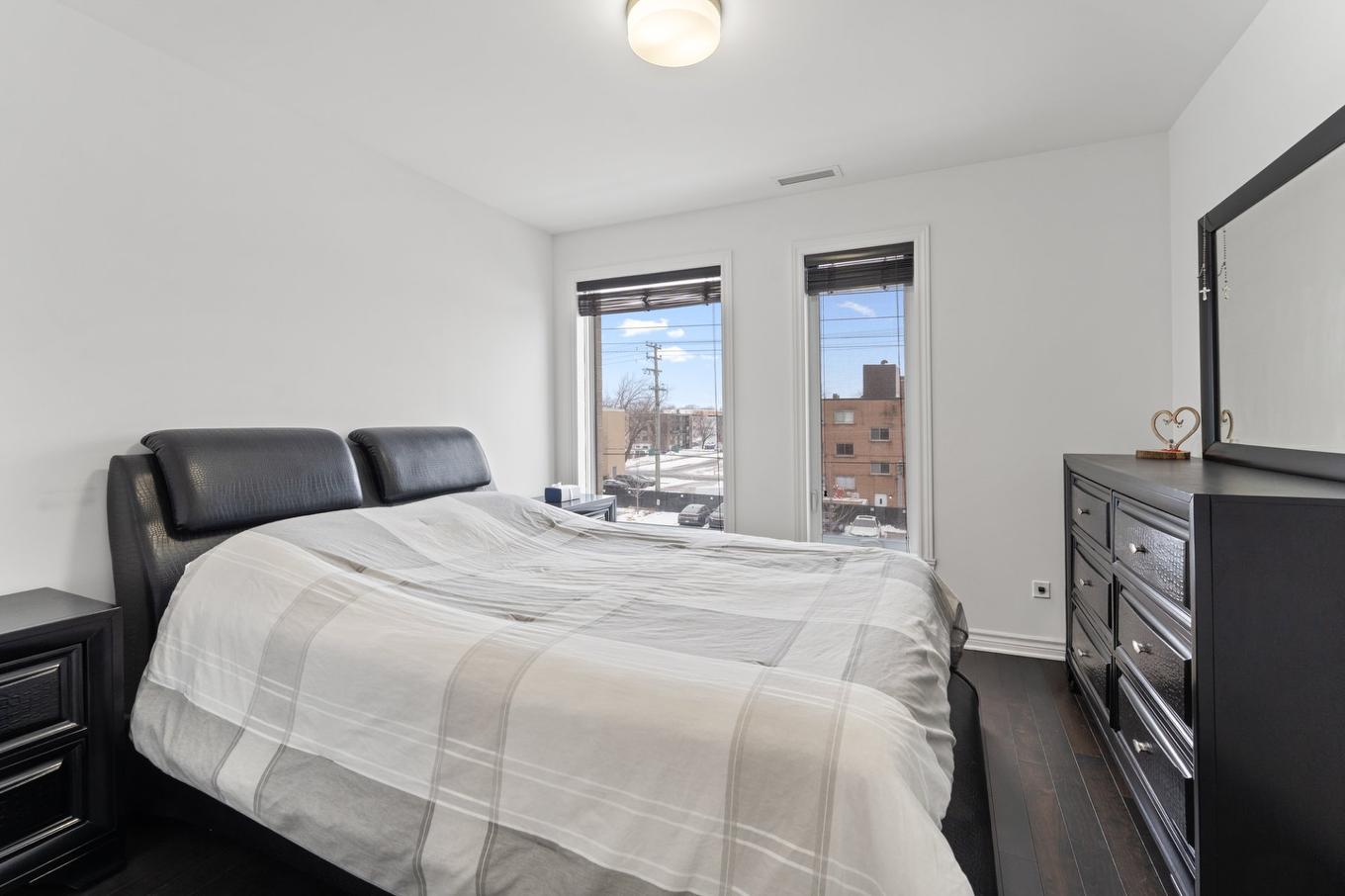 Primary bedroom - 301-121 Rue François-Souillard, Laval (Laval-Des-Rapides), QC - Indoor Photo Showing Bedroom