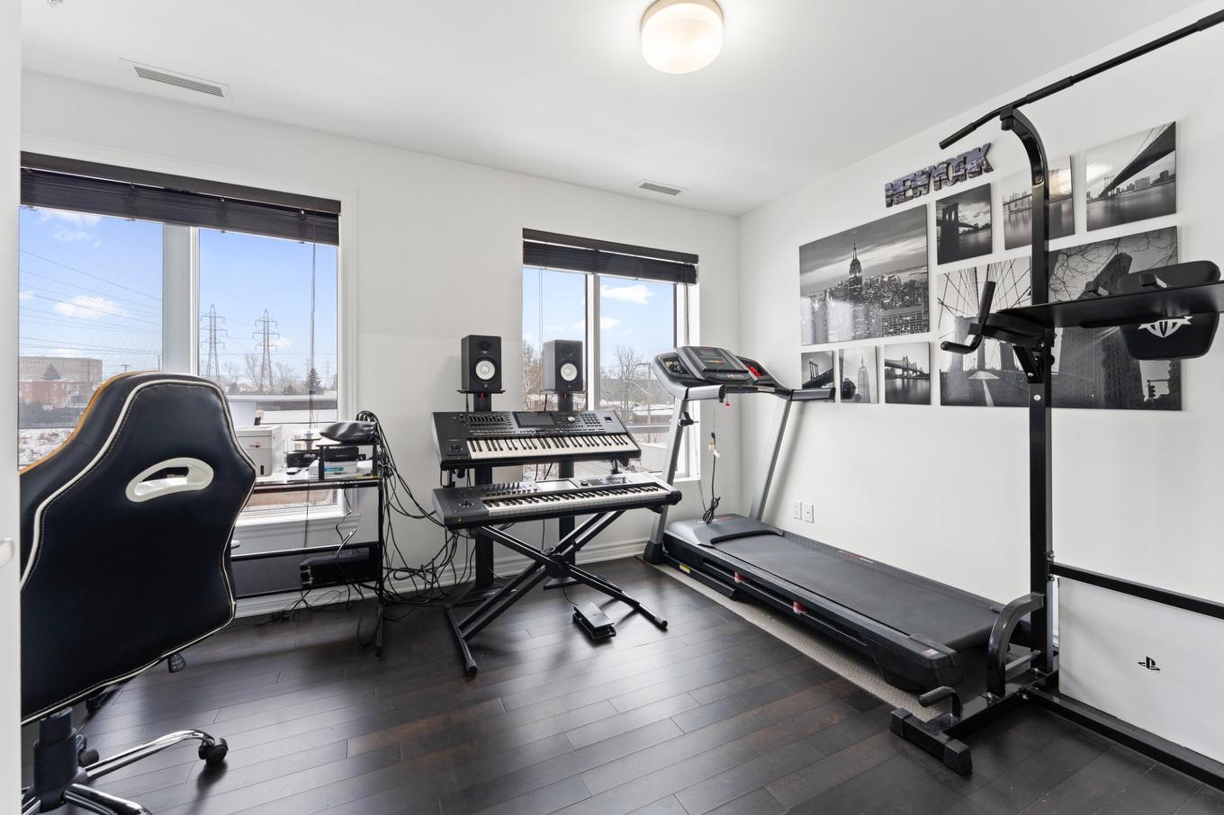Bedroom - 301-121 Rue François-Souillard, Laval (Laval-Des-Rapides), QC - Indoor Photo Showing Gym Room
