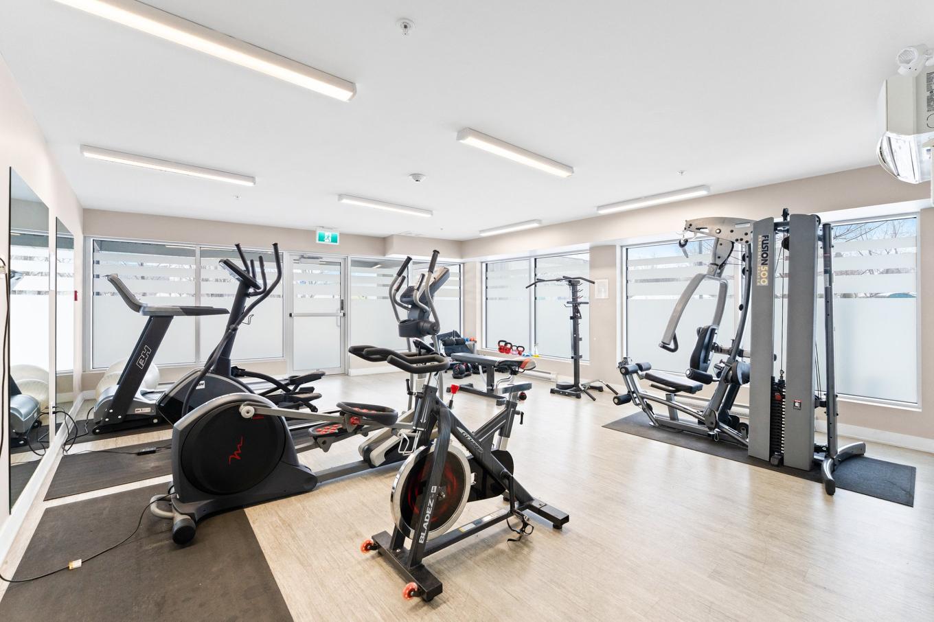 Exercise room - 301-121 Rue François-Souillard, Laval (Laval-Des-Rapides), QC - Indoor Photo Showing Gym Room