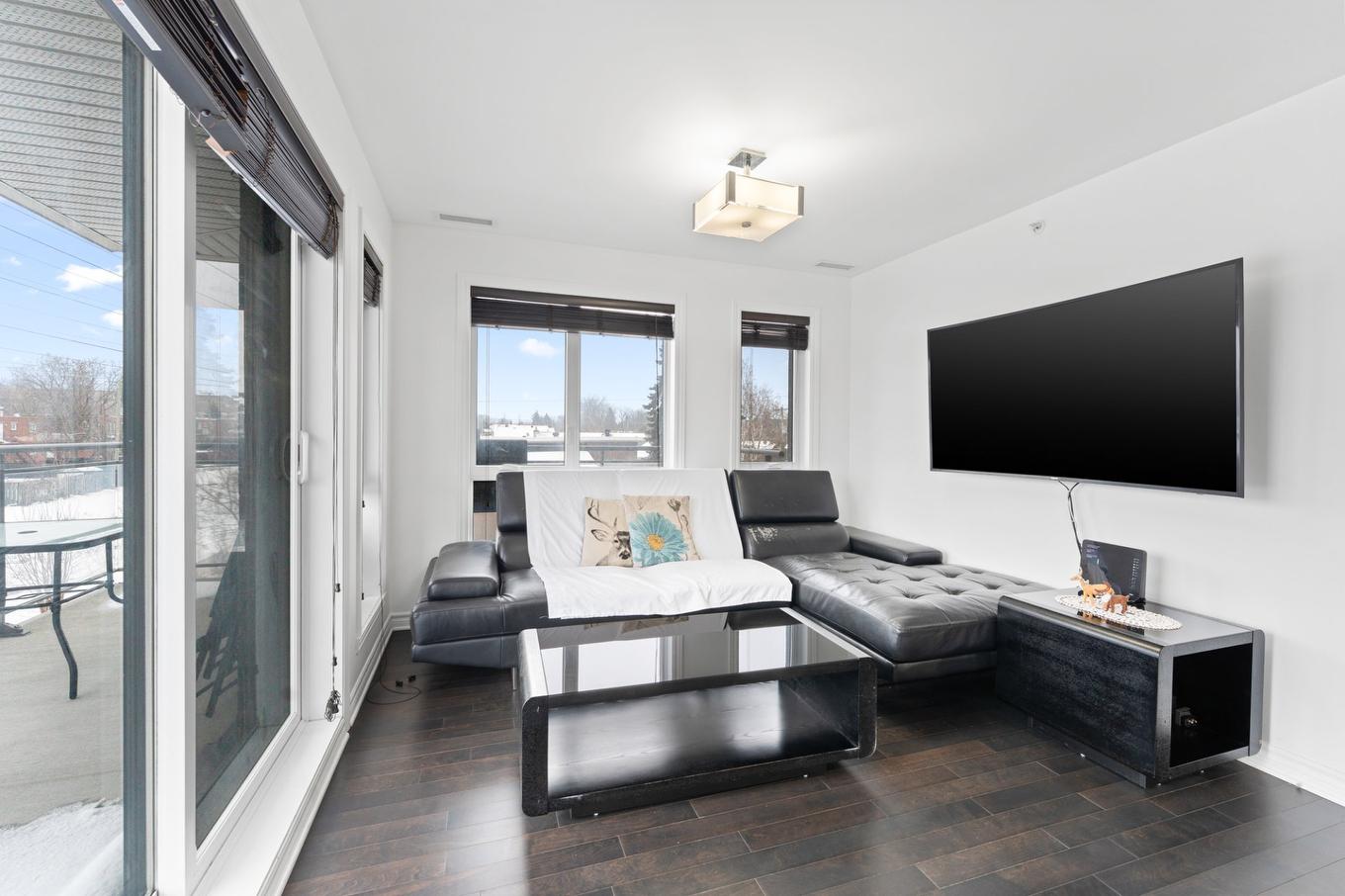 Living room - 301-121 Rue François-Souillard, Laval (Laval-Des-Rapides), QC - Indoor Photo Showing Living Room