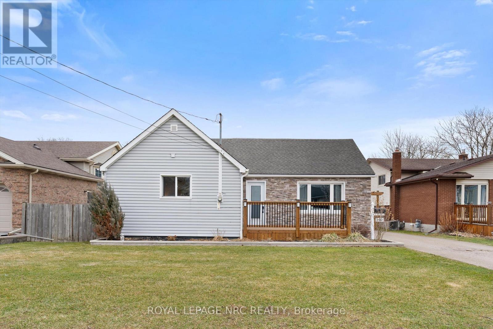 7552 Dorchester Road, Niagara Falls (Oldfield), ON - Outdoor With Deck Patio Veranda