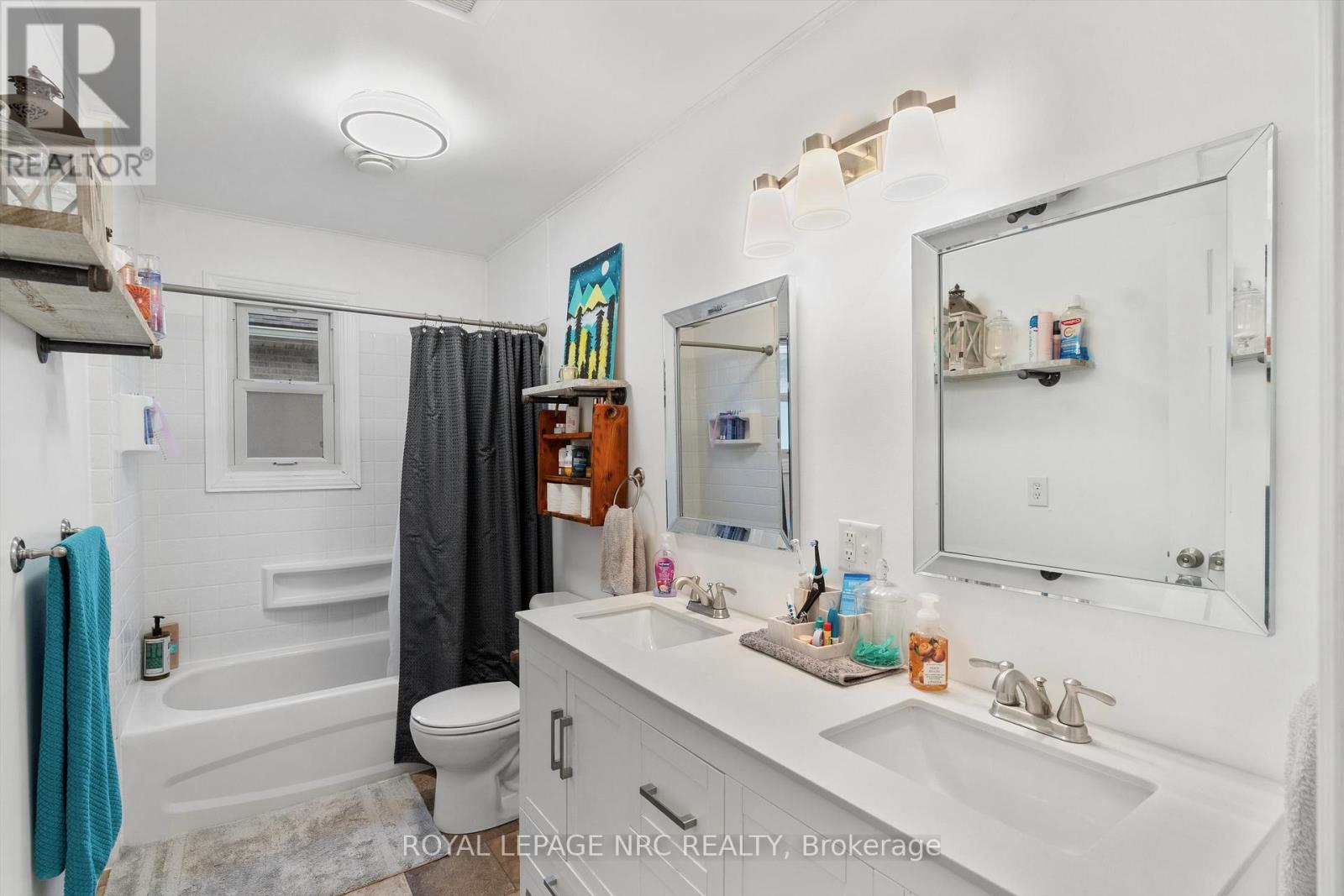 7552 Dorchester Road, Niagara Falls (Oldfield), ON - Indoor Photo Showing Bathroom