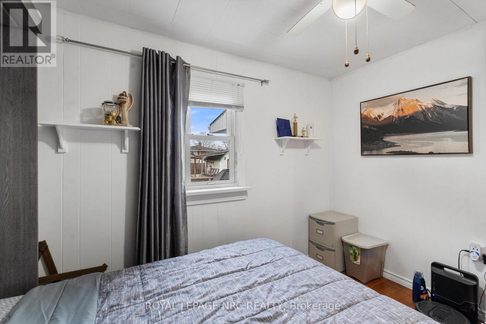 7552 Dorchester Road, Niagara Falls (Oldfield), ON - Indoor Photo Showing Bedroom