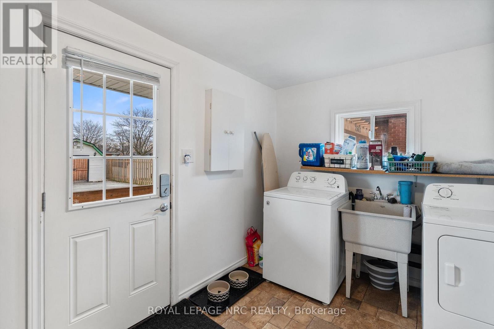7552 Dorchester Road, Niagara Falls (Oldfield), ON - Indoor Photo Showing Laundry Room