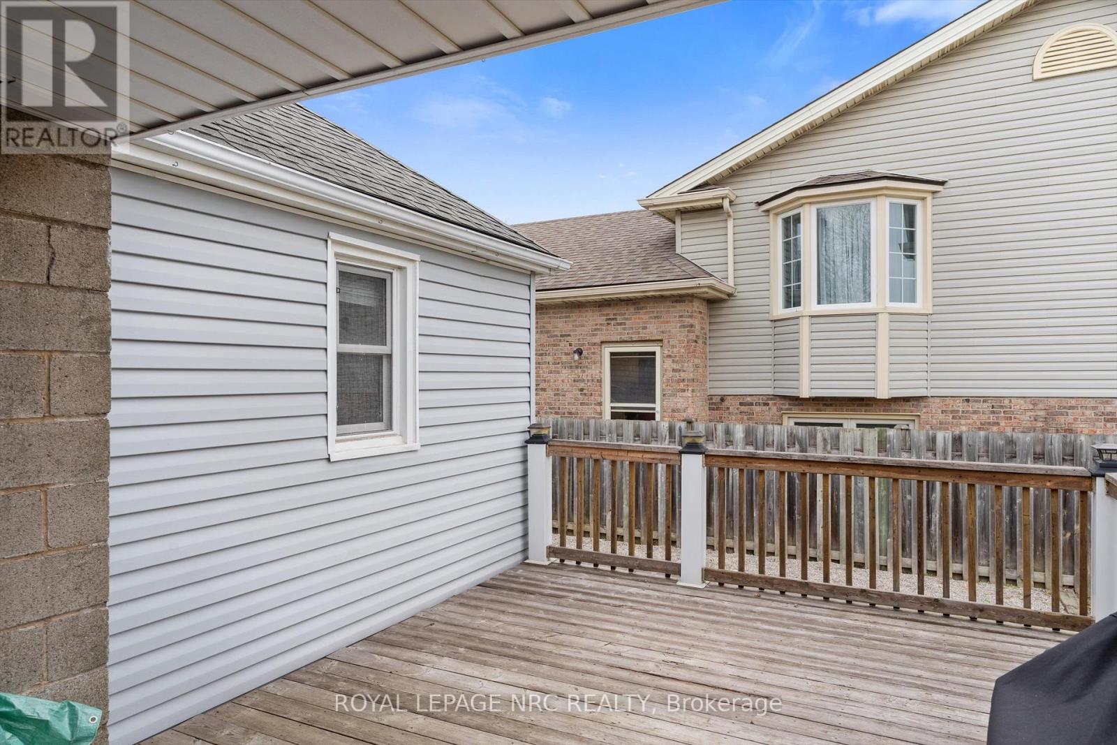 7552 Dorchester Road, Niagara Falls (Oldfield), ON - Outdoor With Exterior