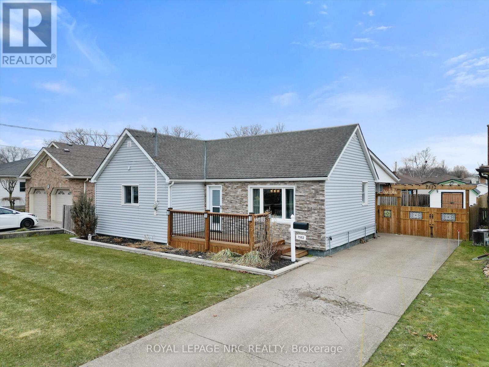 7552 Dorchester Road, Niagara Falls (Oldfield), ON - Outdoor With Deck Patio Veranda