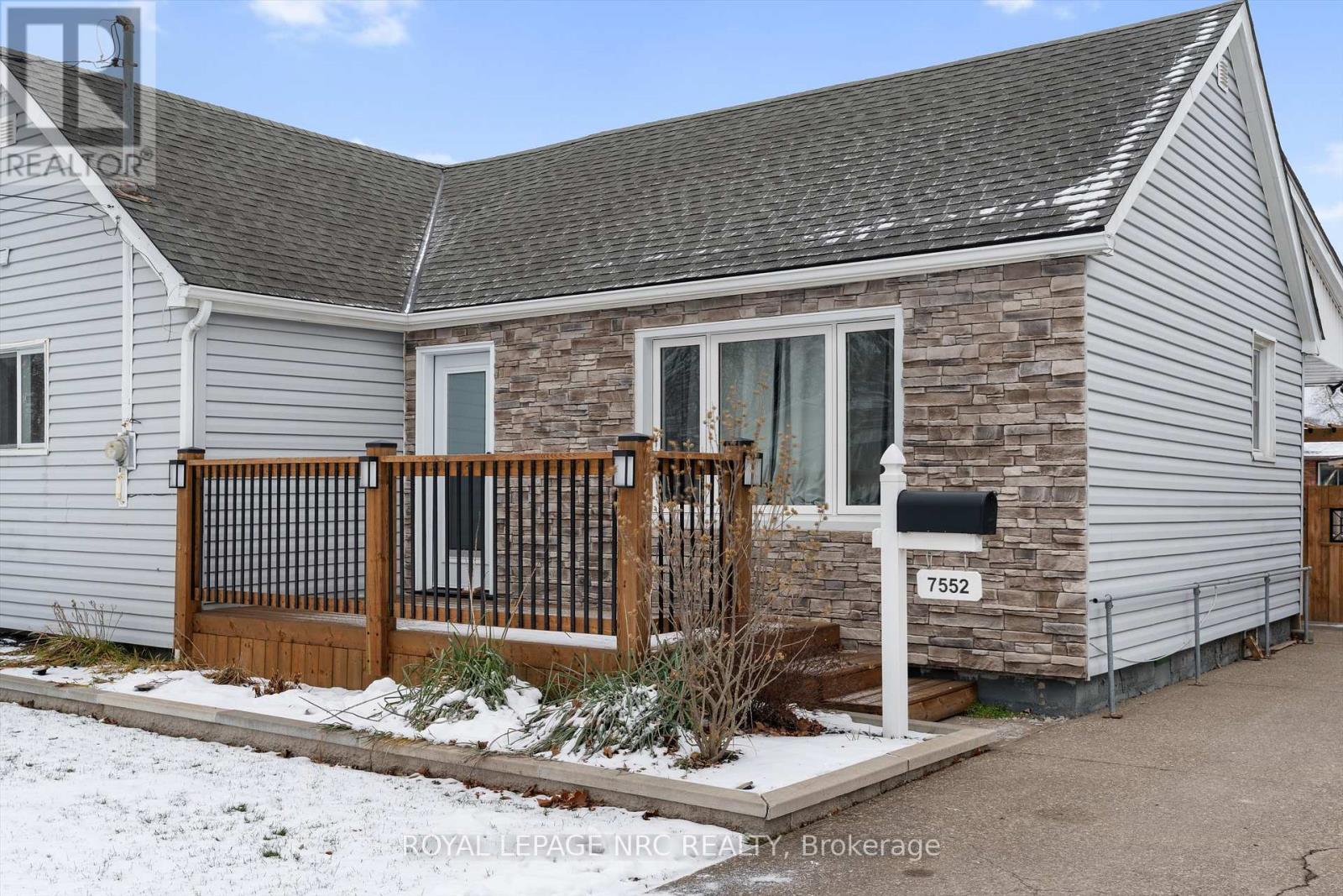 7552 Dorchester Road, Niagara Falls (Oldfield), ON - Outdoor With Deck Patio Veranda