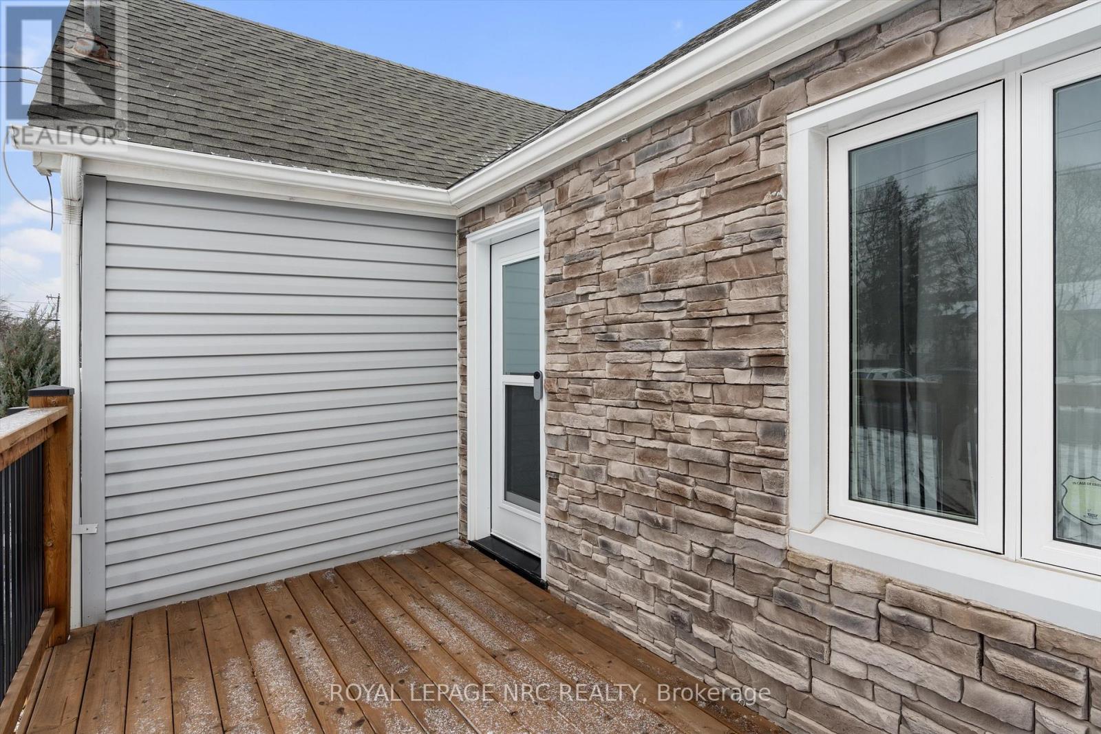7552 Dorchester Road, Niagara Falls (Oldfield), ON - Outdoor With Exterior