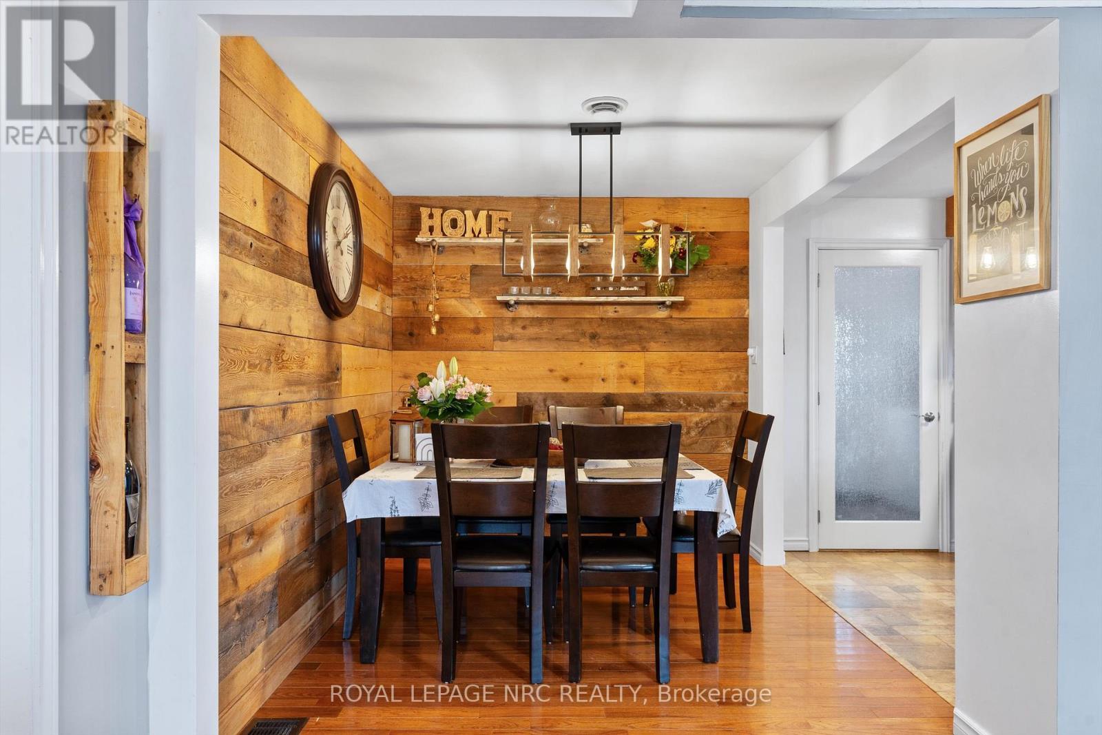 7552 Dorchester Road, Niagara Falls (Oldfield), ON - Indoor Photo Showing Dining Room