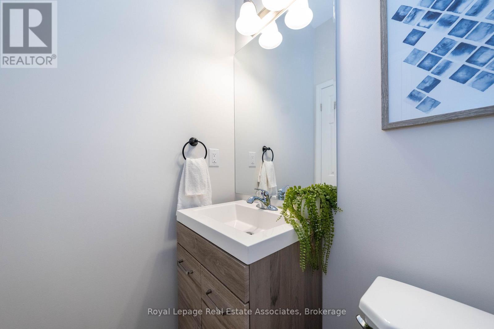 303 Chuchmach Close, Milton, ON - Indoor Photo Showing Bathroom