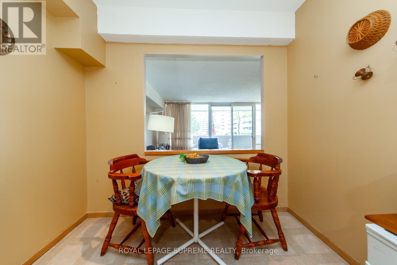 205 - 270 Scarlett Road, Toronto, ON - Indoor Photo Showing Dining Room
